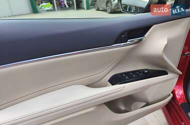 Седан Toyota Camry 2018 в 