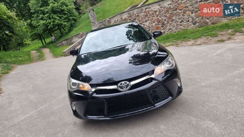 Седан Toyota Camry 2015 в Киеве