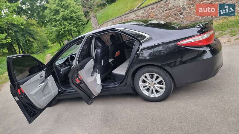 Седан Toyota Camry 2015 в Киеве