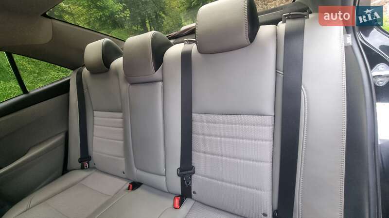 Седан Toyota Camry 2015 в Киеве