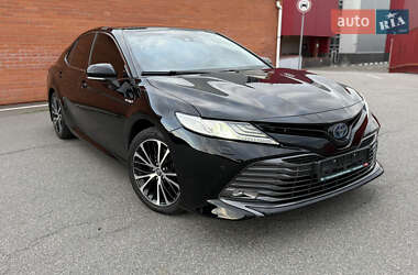 Седан Toyota Camry 2020 в Киеве