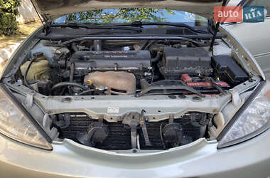 Седан Toyota Camry 2004 в 