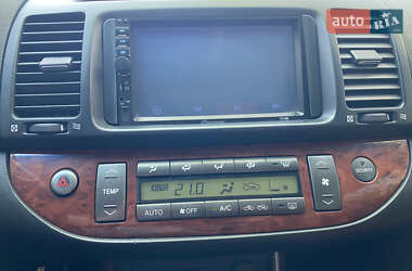 Седан Toyota Camry 2004 в 