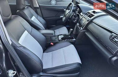 Седан Toyota Camry 2013 в 