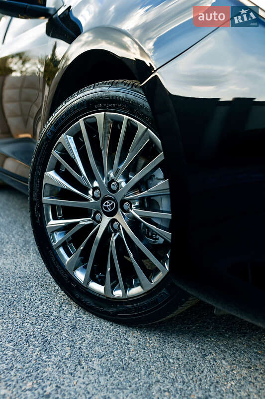 Седан Toyota Camry 2014 в Дніпрі