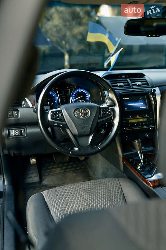 Седан Toyota Camry 2014 в Дніпрі
