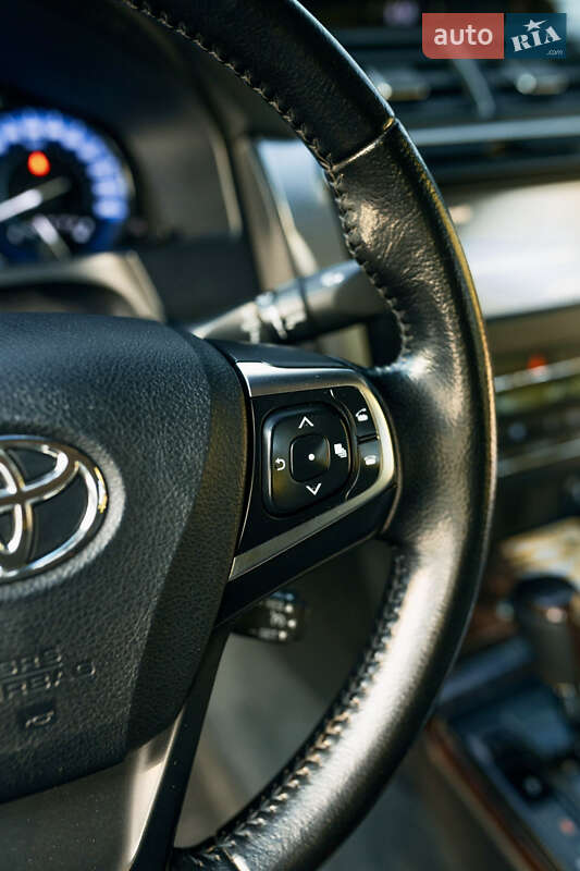 Седан Toyota Camry 2014 в Дніпрі