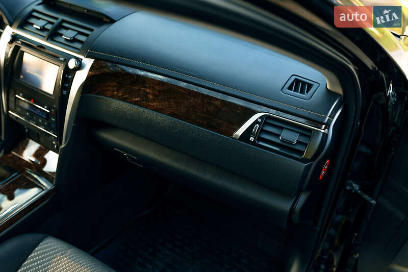 Седан Toyota Camry 2014 в Дніпрі