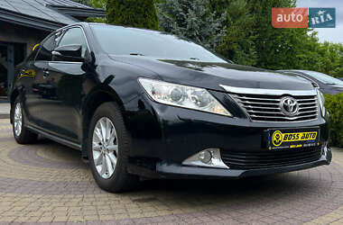 Седан Toyota Camry 2014 в Львове
