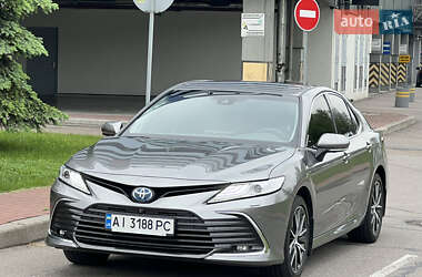 Седан Toyota Camry 2023 в 