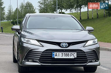 Седан Toyota Camry 2023 в 
