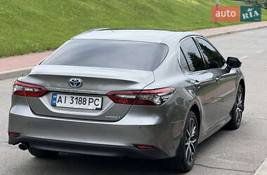 Седан Toyota Camry 2023 в 