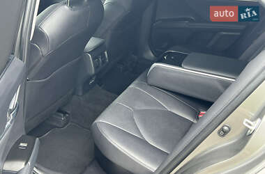 Седан Toyota Camry 2023 в 