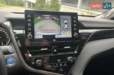 Седан Toyota Camry 2023 в 