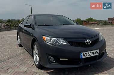 Седан Toyota Camry 2012 в Харькове