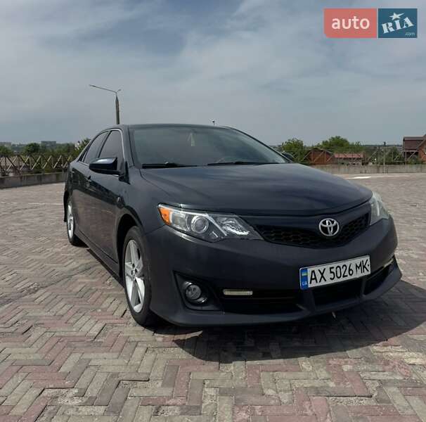 Седан Toyota Camry 2012 в 