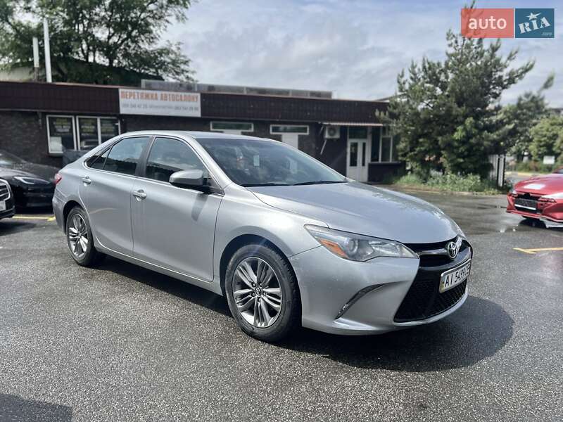 Седан Toyota Camry 2016 в Киеве