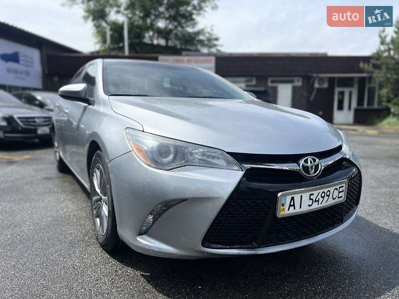Седан Toyota Camry 2016 в Киеве