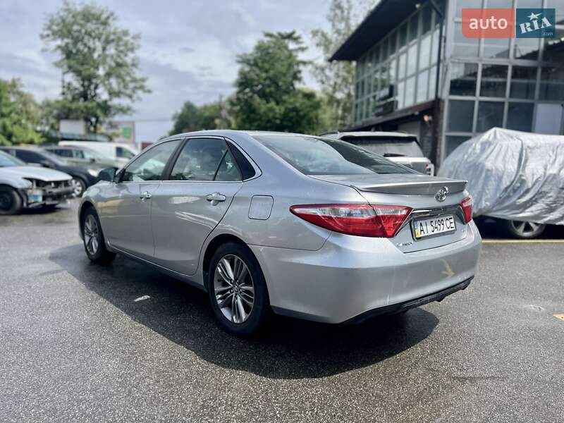 Седан Toyota Camry 2016 в Киеве