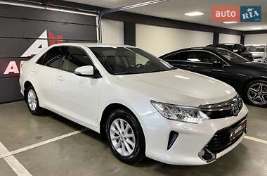 Седан Toyota Camry 2017 в Львове