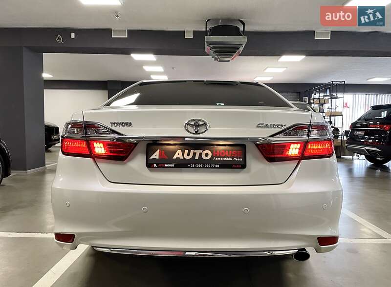 Седан Toyota Camry 2017 в Львові