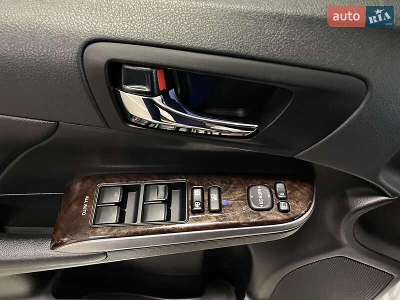 Седан Toyota Camry 2017 в Львові