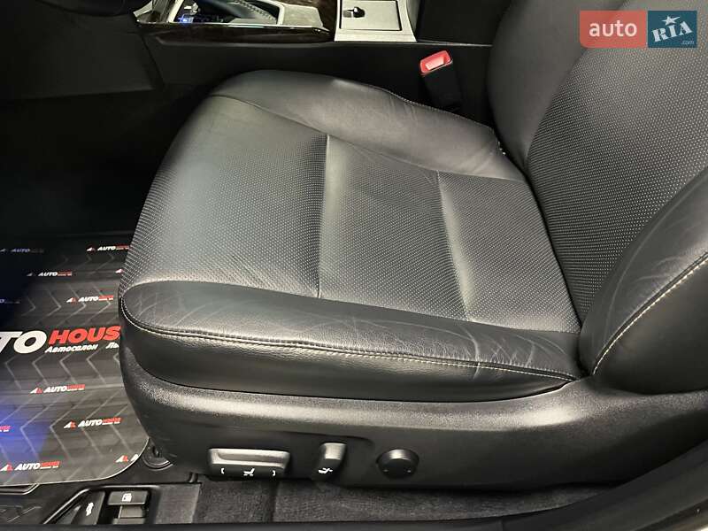 Седан Toyota Camry 2017 в Львові