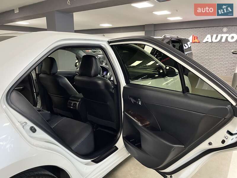 Седан Toyota Camry 2017 в Львові