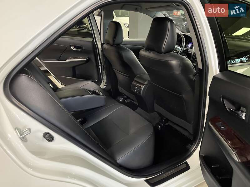 Седан Toyota Camry 2017 в Львові