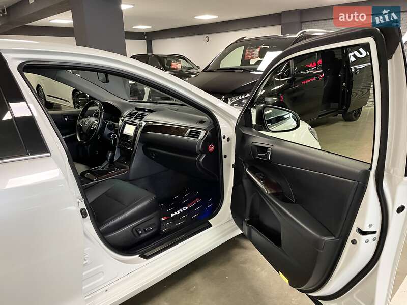 Седан Toyota Camry 2017 в Львові