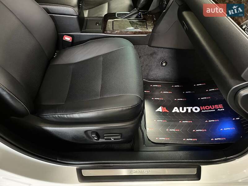 Седан Toyota Camry 2017 в Львові