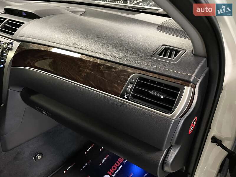 Седан Toyota Camry 2017 в Львові