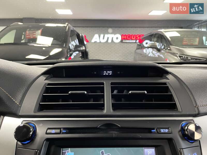 Седан Toyota Camry 2017 в Львові