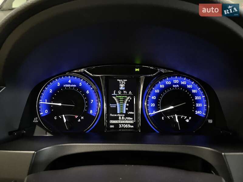 Седан Toyota Camry 2017 в Львові