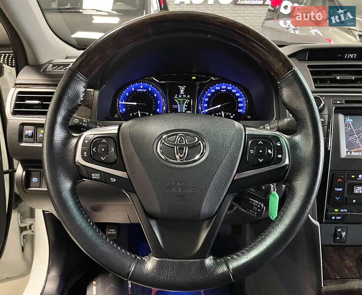 Седан Toyota Camry 2017 в Львові