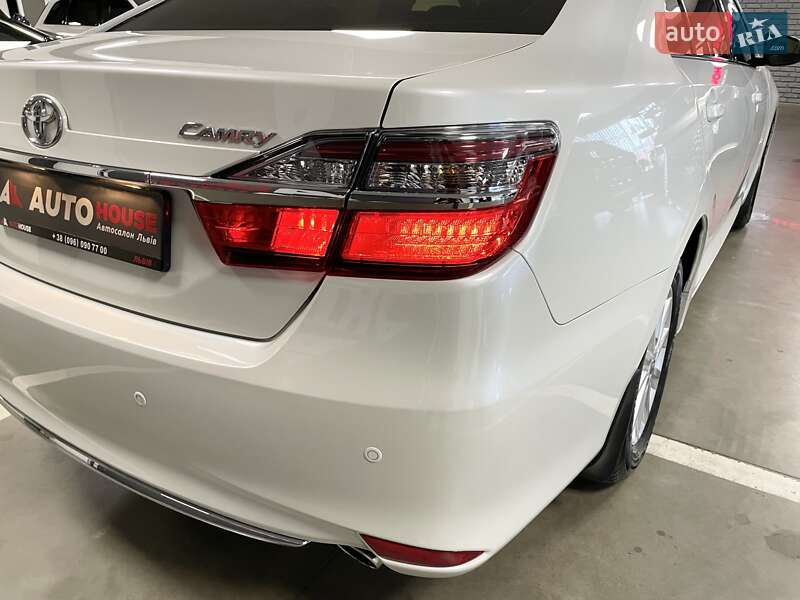 Седан Toyota Camry 2017 в Львові