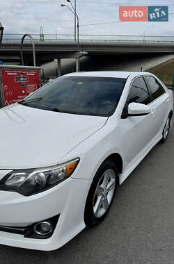 Седан Toyota Camry 2012 в 