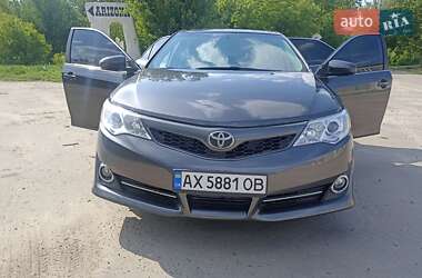 Седан Toyota Camry 2014 в Харькове