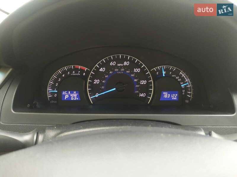 Седан Toyota Camry 2012 в Киеве