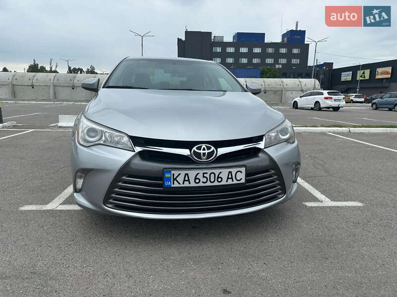Седан Toyota Camry 2016 в Киеве