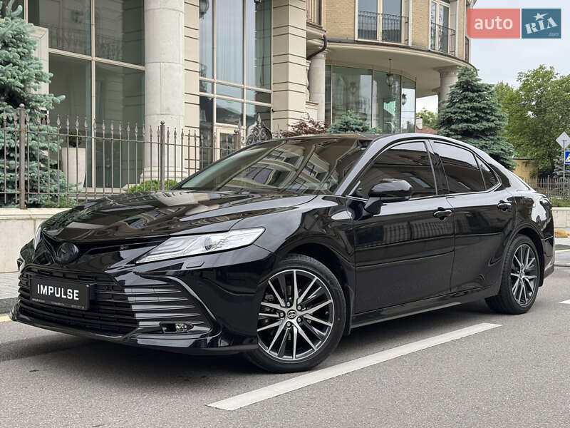 Седан Toyota Camry 2024 в Киеве