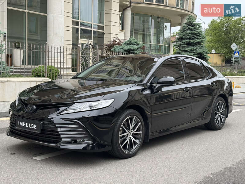 Седан Toyota Camry 2024 в Киеве