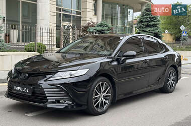 Седан Toyota Camry 2024 в 