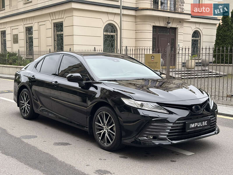 Седан Toyota Camry 2024 в Киеве