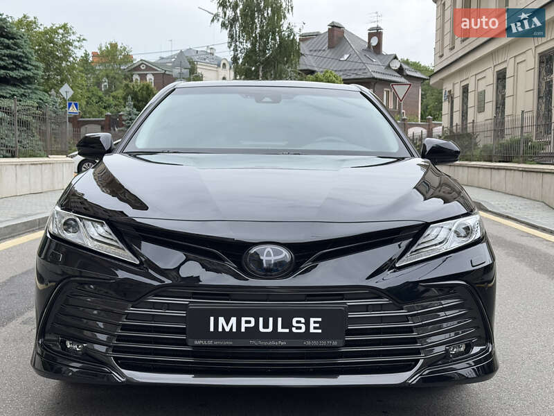Седан Toyota Camry 2024 в Киеве