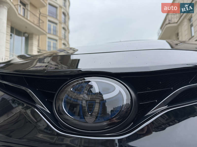 Седан Toyota Camry 2024 в Киеве