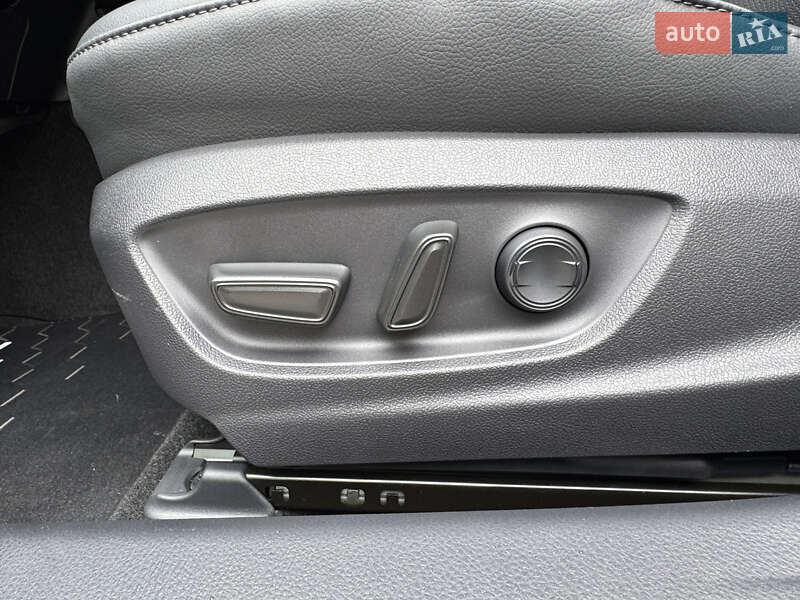 Седан Toyota Camry 2024 в Киеве