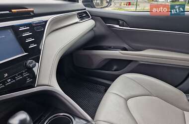 Седан Toyota Camry 2018 в 