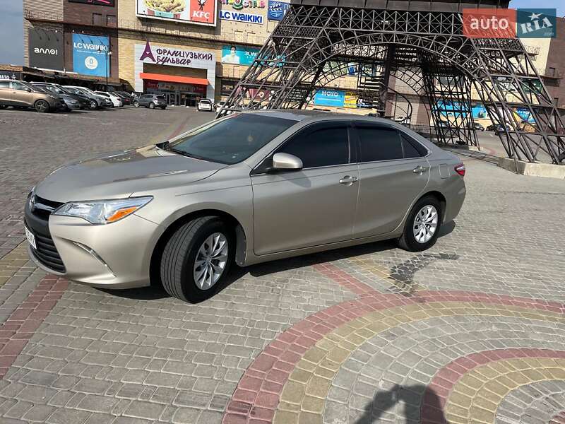 Седан Toyota Camry 2016 в Харкові