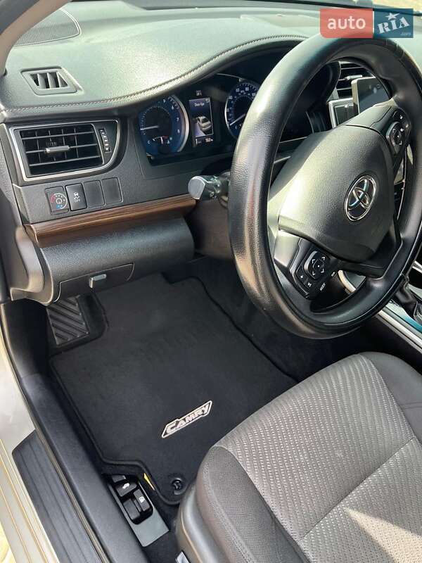 Седан Toyota Camry 2016 в Харкові